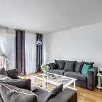 Spacious Parisian Flat - Eiffel Tower