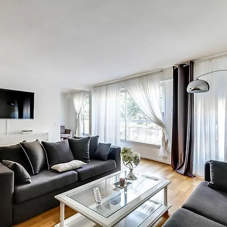 Spacious Parisian Flat - Eiffel Tower Appartamento Parigi