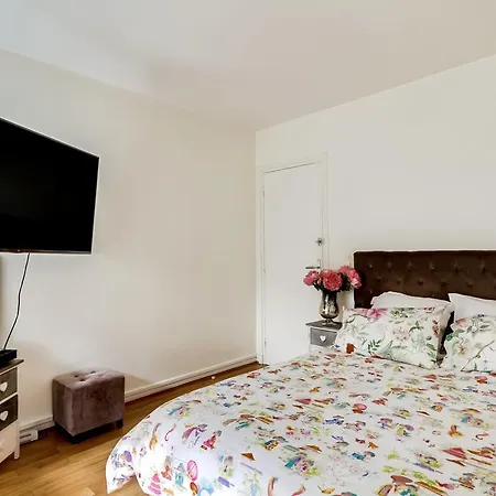 Spacious Parisian Flat - Eiffel Tower Appartamento Parigi