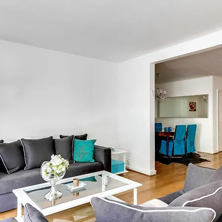Spacious Parisian Flat - Eiffel Tower Appartamento *